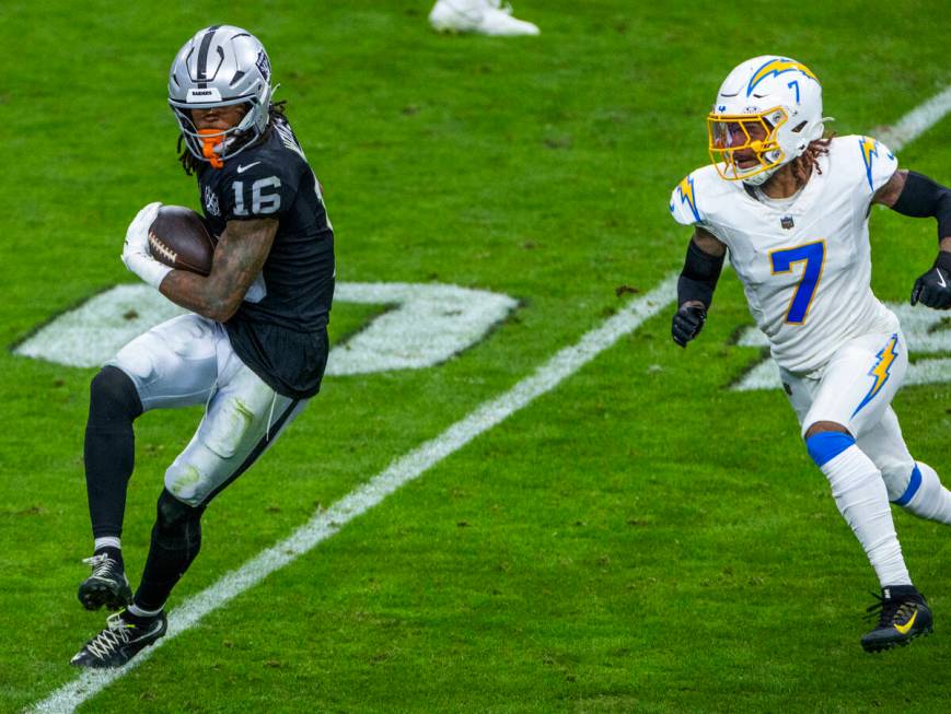 Raiders wide receiver Jakobi Meyers (16) grabs a pass as Los Angeles Chargers cornerback Kristi ...