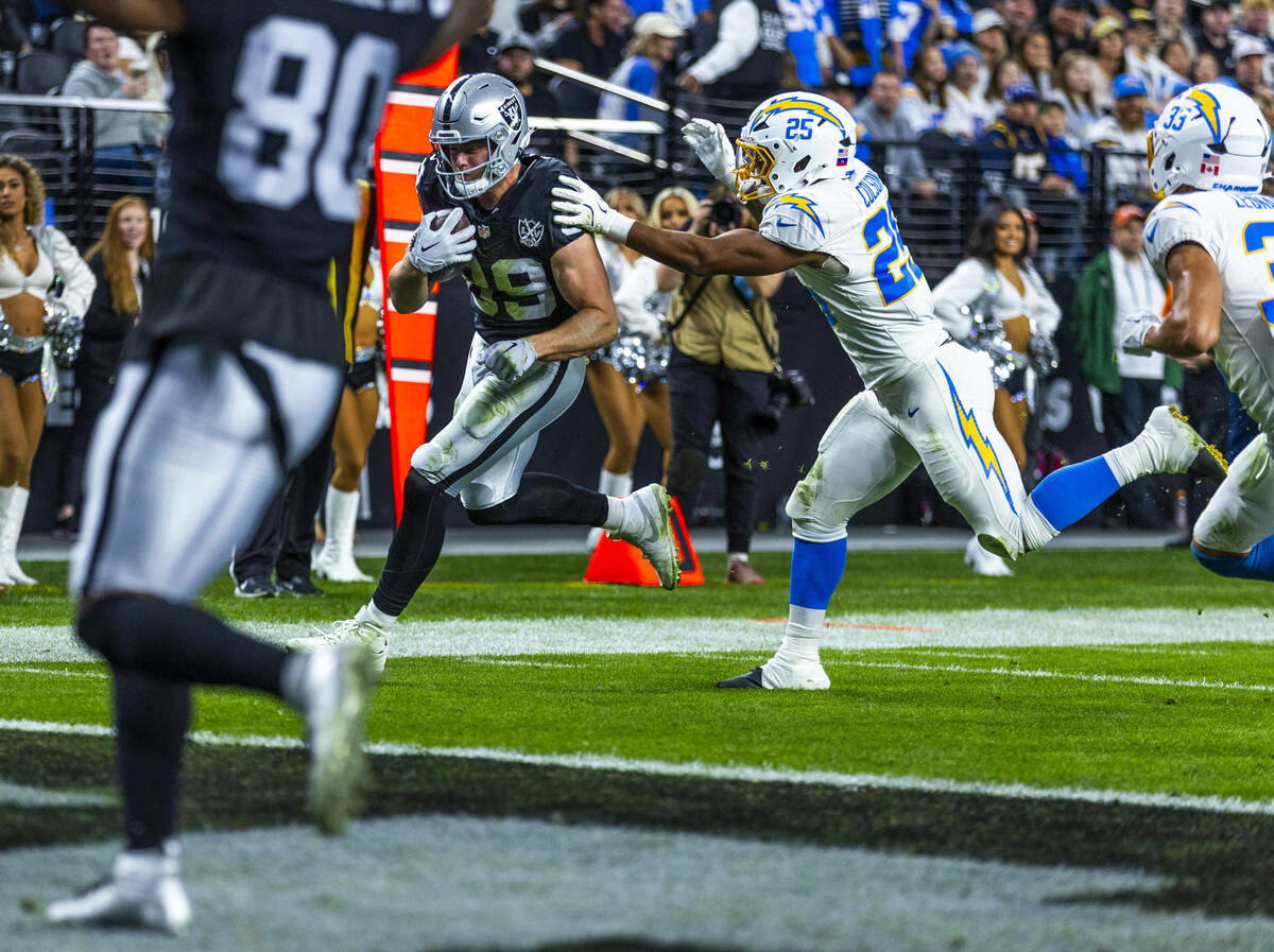 Raiders tight end Brock Bowers (89) breaks to the end zone past Los Angeles Chargers linebacker ...