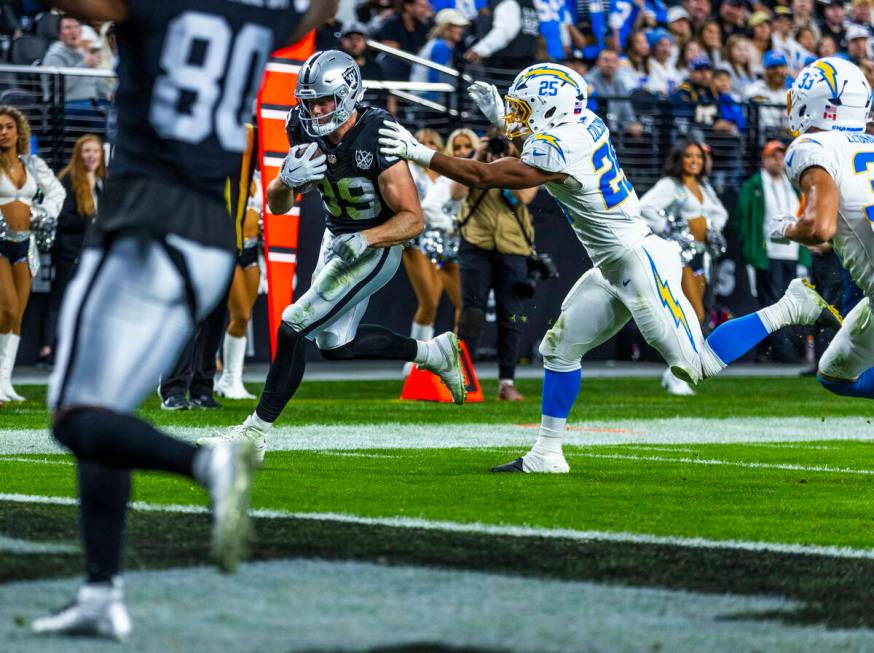 Raiders tight end Brock Bowers (89) breaks to the end zone past Los Angeles Chargers linebacker ...