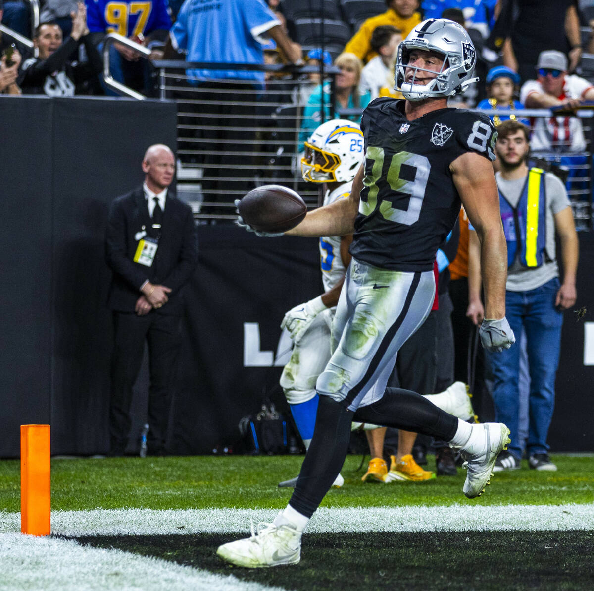 Raiders tight end Brock Bowers (89) run into the end zone past Los Angeles Chargers linebacker ...