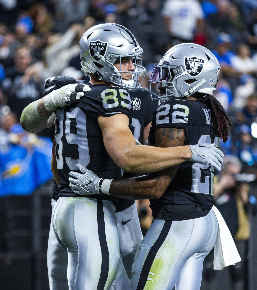 Raiders tight end Brock Bowers (89) is congratulated on a score by Raiders running back Alexand ...