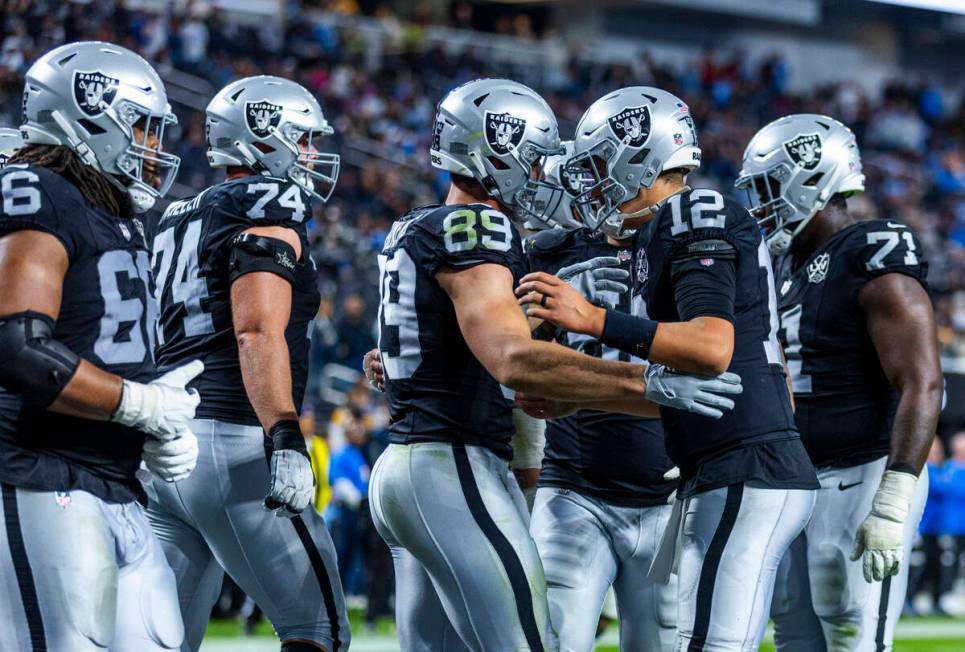 Raiders tight end Brock Bowers (89) is congratulated on a score by Raiders quarterback Aidan O' ...