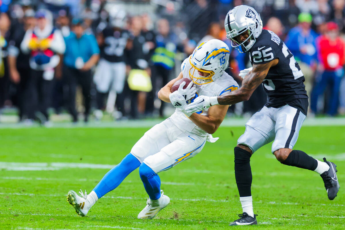 Raiders cornerback Decamerion Richardson (25) closes in on Los Angeles Chargers wide receiver L ...