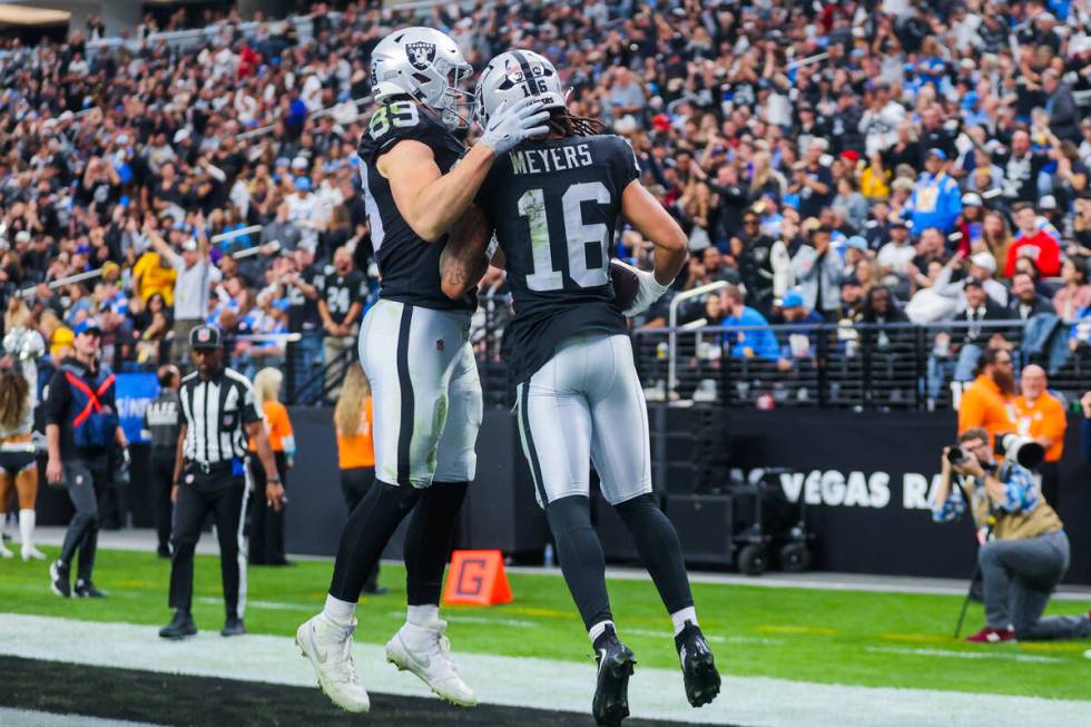 Raiders wide receiver Jakobi Meyers (16) celebrates his touchdown with Raiders tight end Brock ...