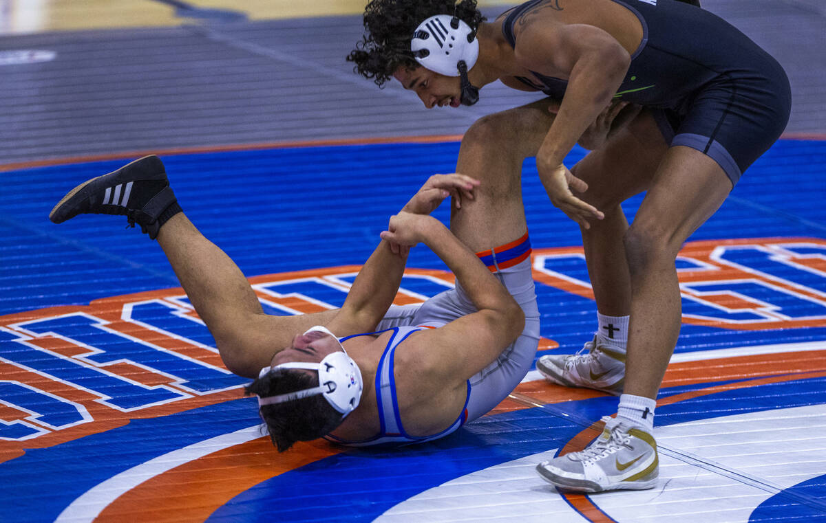 SLAM's Emilio Roybal, top, drives Bishop Gorman's Chance Leon-Guerrero down to the mat during t ...