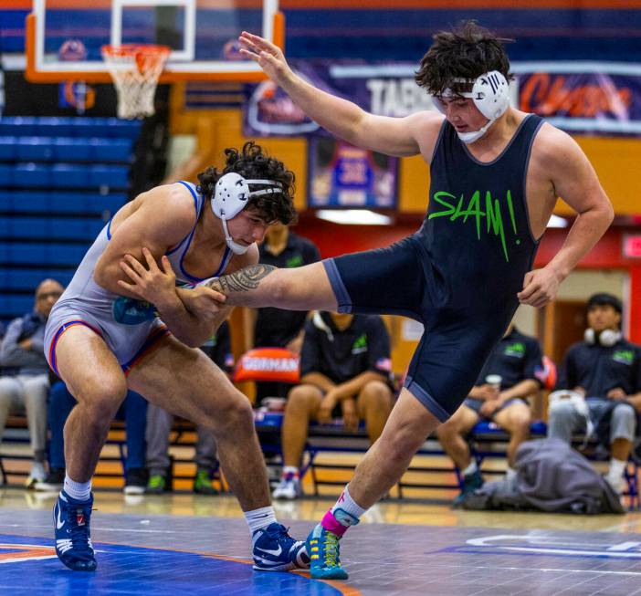 Bishop Gorman's Kage Mir, left, takes control of a leg of SLAM's Satoshi Davis during their 190 ...