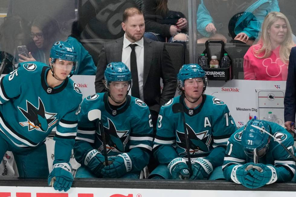 San Jose Sharks head coach Ryan Warsofsky, standing, reacts behind players on the bench during ...