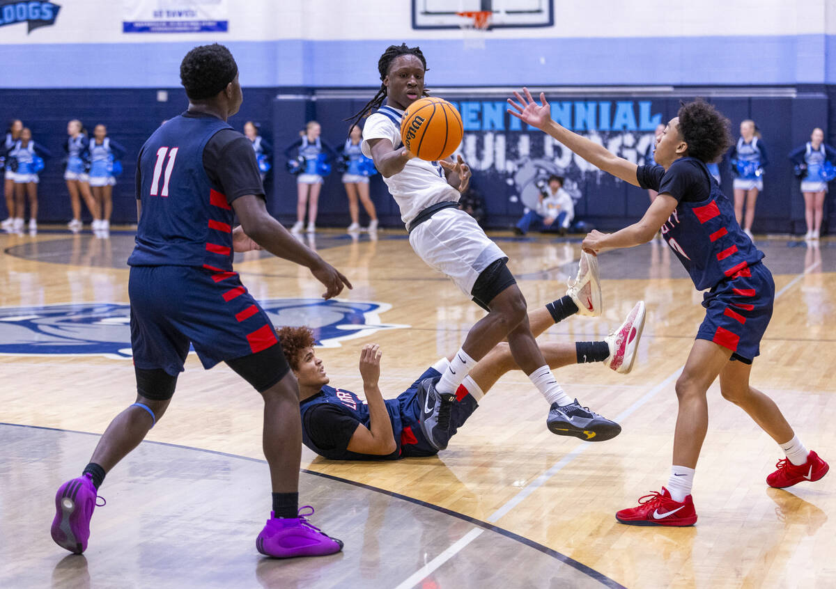 Centennial's Jayden Ceaser (5) gets off a pass against Liberty's Erik Alisca (0) during the fir ...