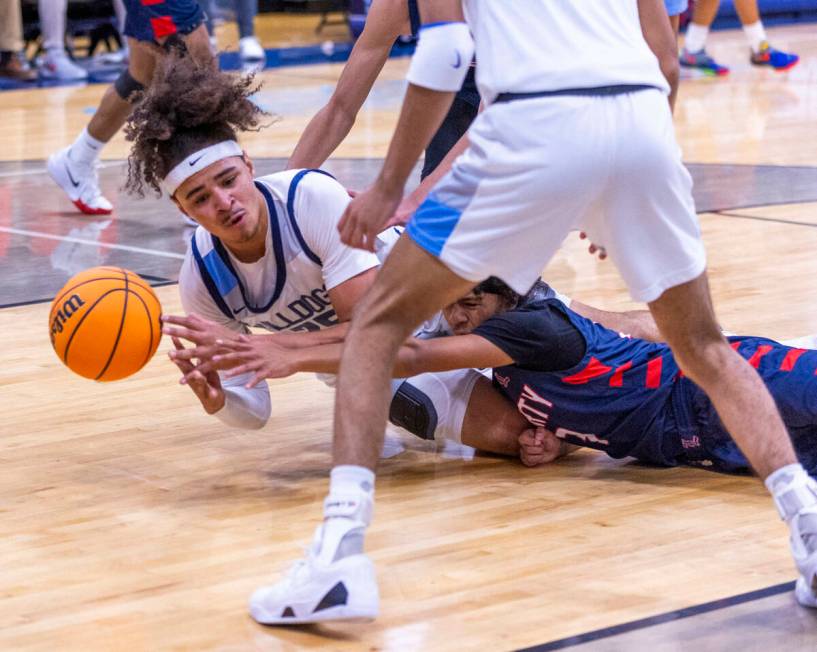 Centennial's Jayonni Durrough (25) goes to the court to fight for a loose ball with Liberty's D ...