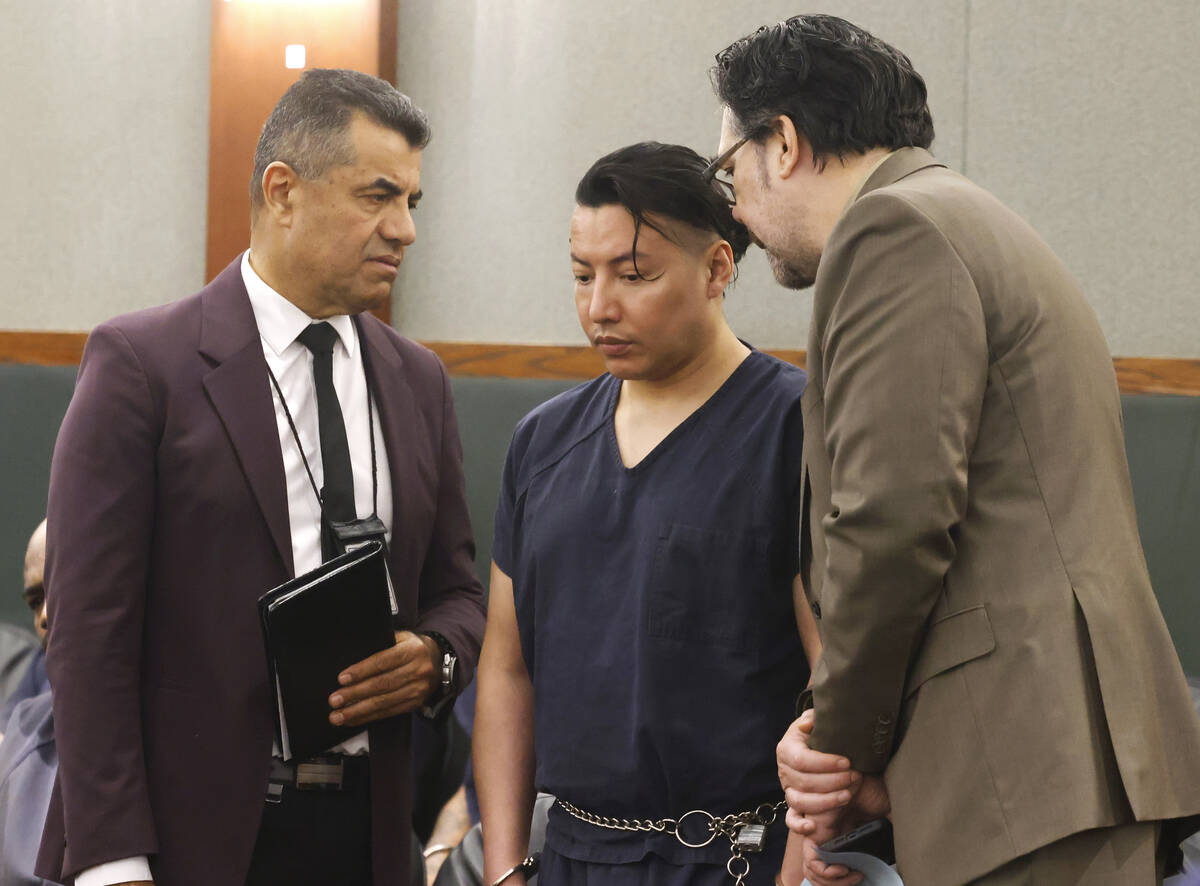 Yoni Barrios, center, listens to an interpreter and his attorney Jeff Maningo, right, during hi ...