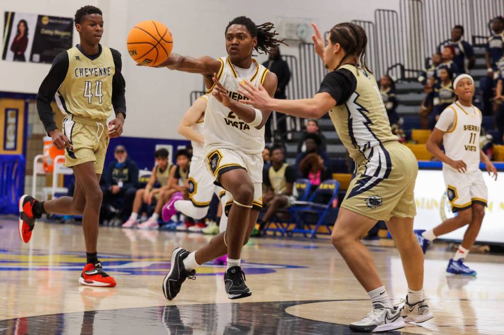 Sierra Vista small forward Darius Ruffin (20) passes the ball off to a teammate as he’s ...