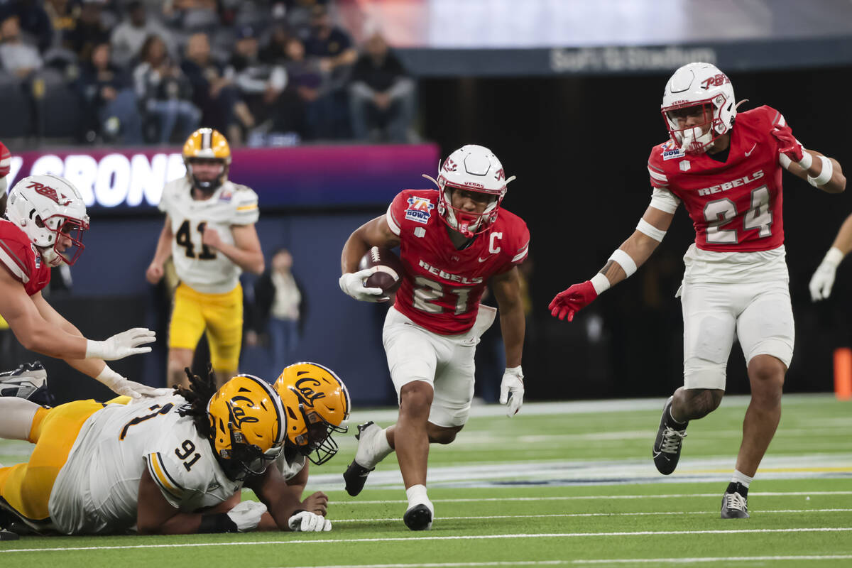 UNLV wide receiver Jacob De Jesus (21) runs the ball against Cal during the second half of the ...