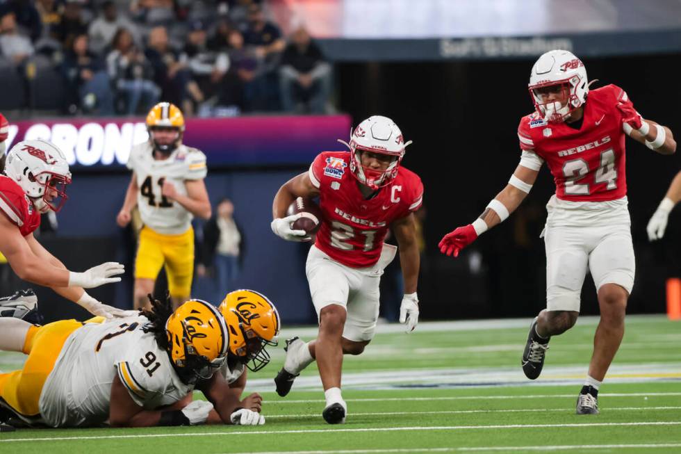 UNLV wide receiver Jacob De Jesus (21) runs the ball against Cal during the second half of the ...