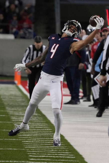 Arizona wide receiver Tetairoa McMillan (4) leaps for the ball against Houston in the first hal ...