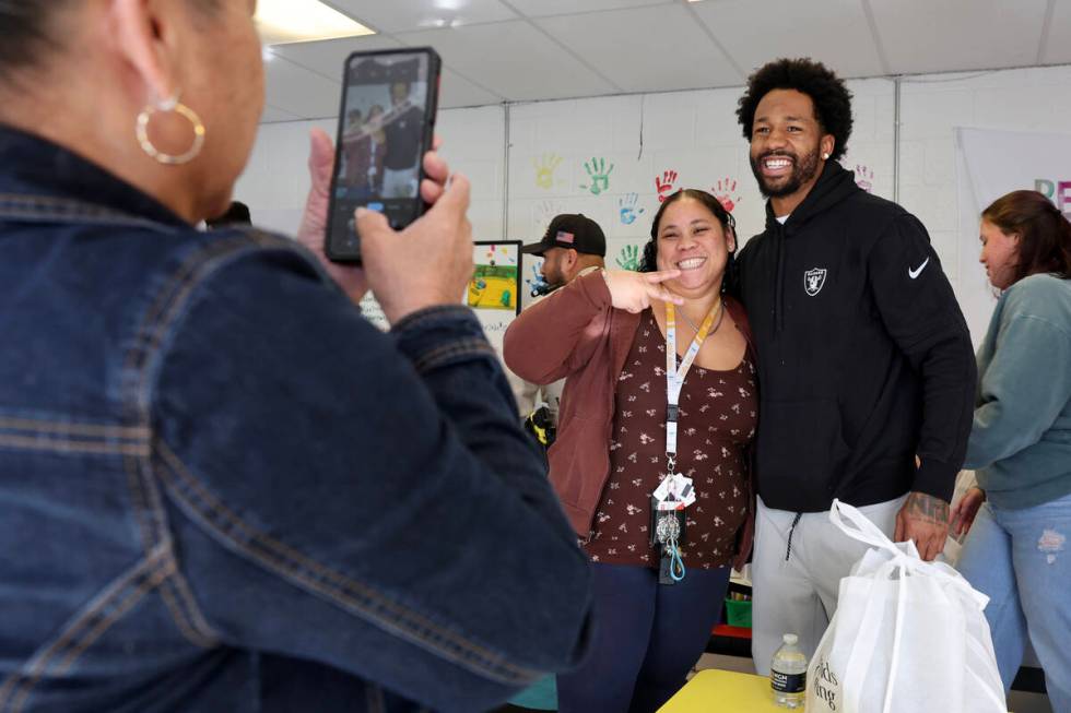 Raiders cornerback Jack Jones distributes Thanksgiving meal kits at Casa de Luz community resou ...