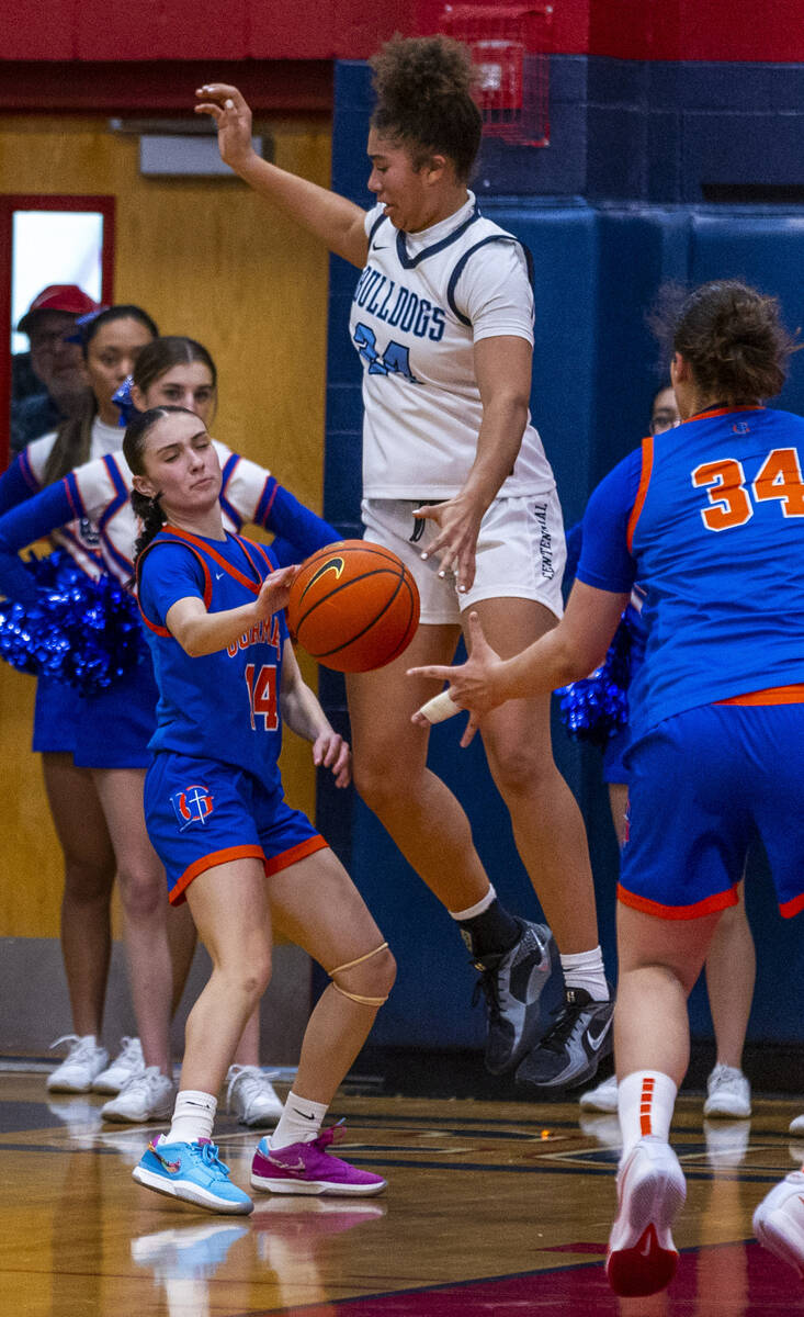 Bishop Gorman guard Kenzee Holton (14) gets off a pass as Centennial forward Nation Williams (2 ...