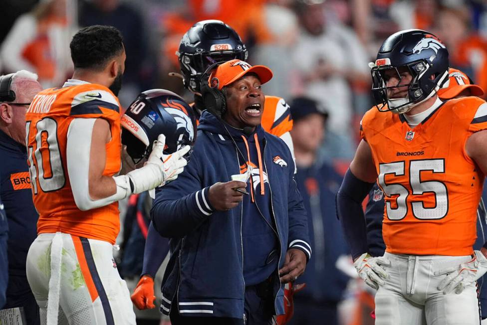 Denver Broncos defensive coordinator Vance Joseph, center, confers with Denver Broncos lineback ...