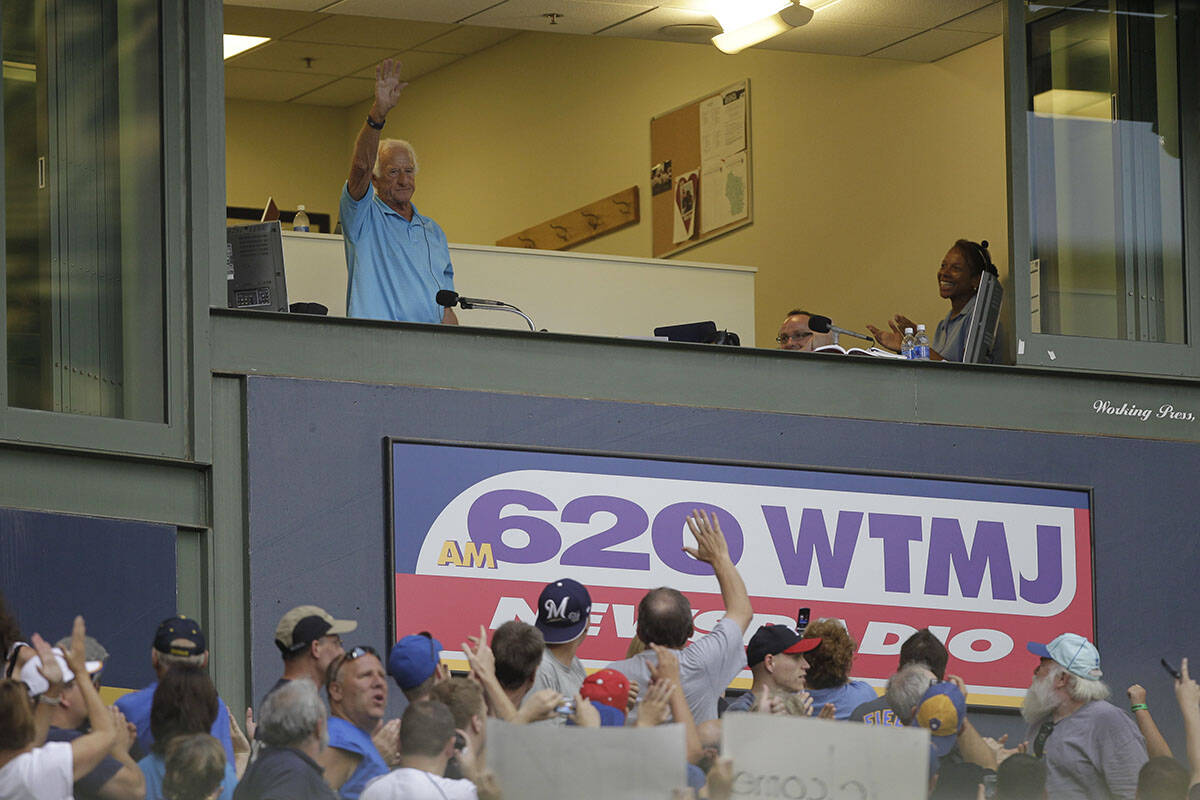 Milwaukee Brewers radio broadcaster Bob Uecker acknowledges the crowd during the second inning ...